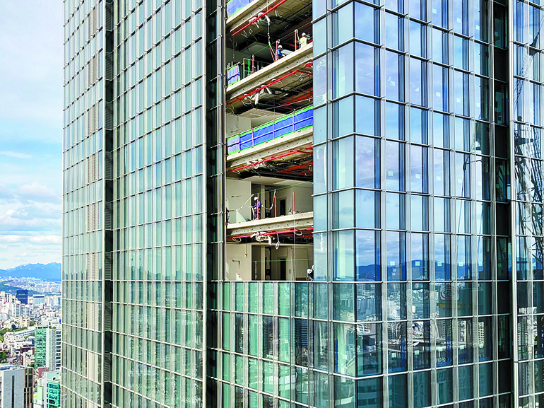 New skyscraper in Gangnam area under construction