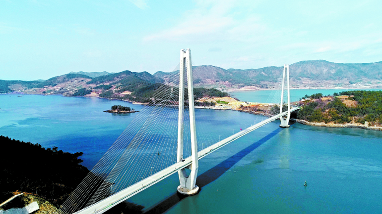 바다를 가로지르는 명품 해안 루트의 탄생