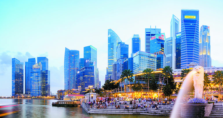 싱가포르 머라이언과 멋진 빌딩들의 모습
